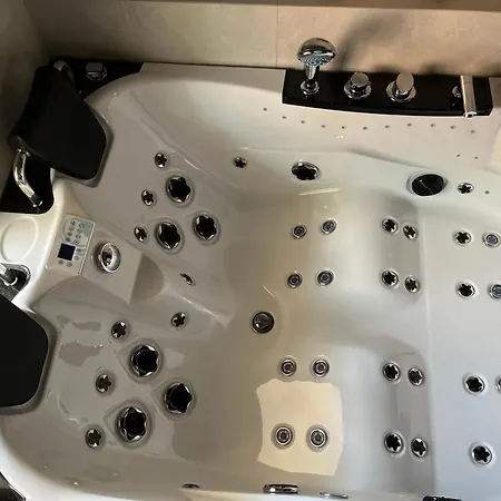 Jacuzzi Rakowicka 아파트 *